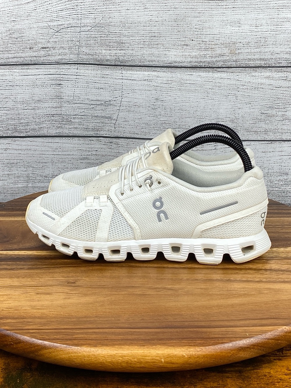 ON Running Cloud 5 White Slip On Lifestyle Shoes Women’s Sneaker Size 8